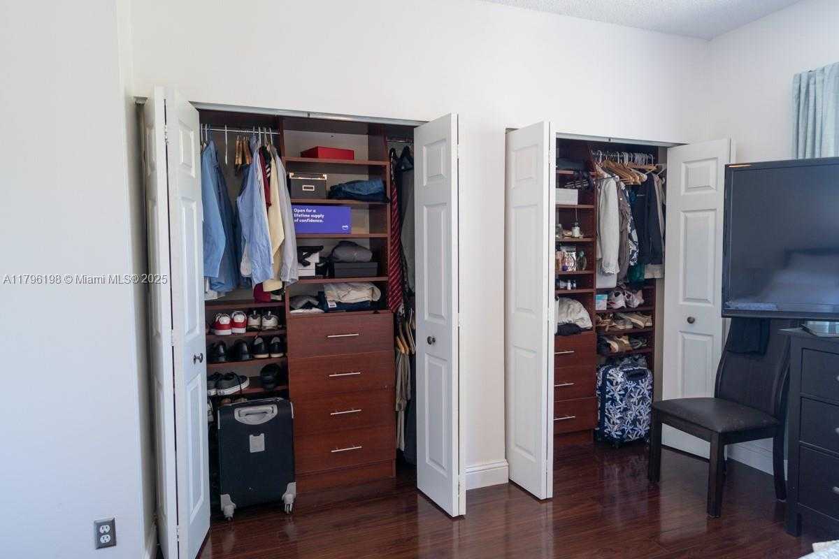 Small Image of 1999 MADEIRA DR #1999, Weston Number 27