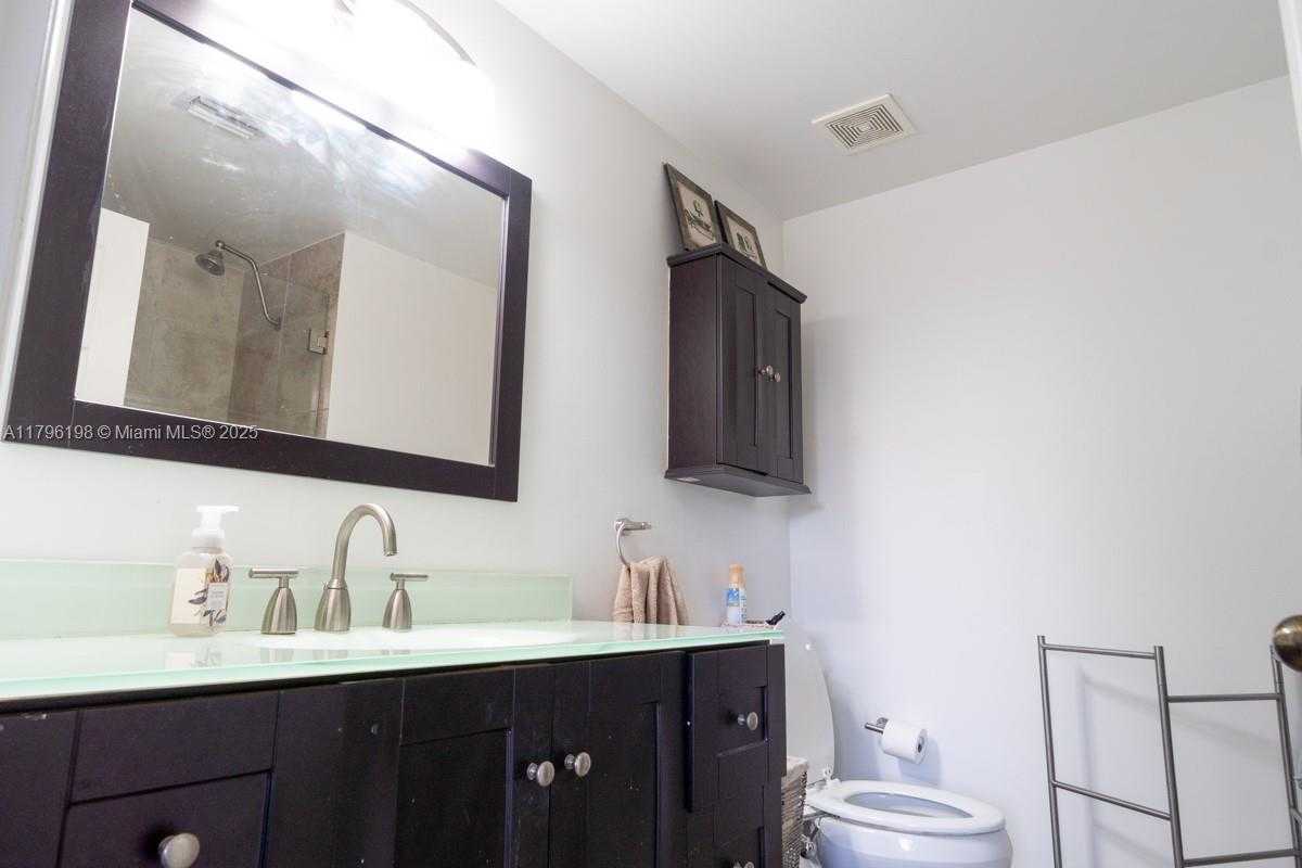 Small Image of 1999 MADEIRA DR #1999, Weston Number 31