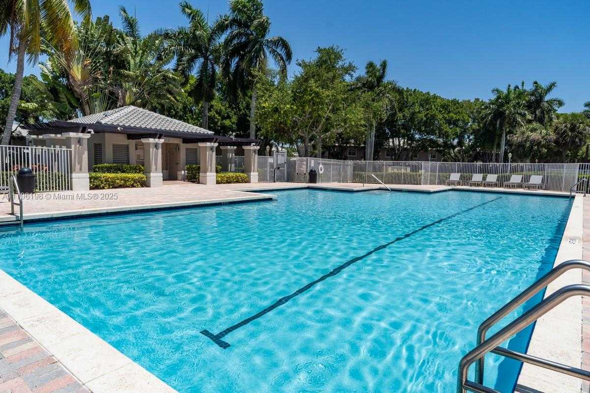 Small Image of 1999 MADEIRA DR #1999, Weston Number 33