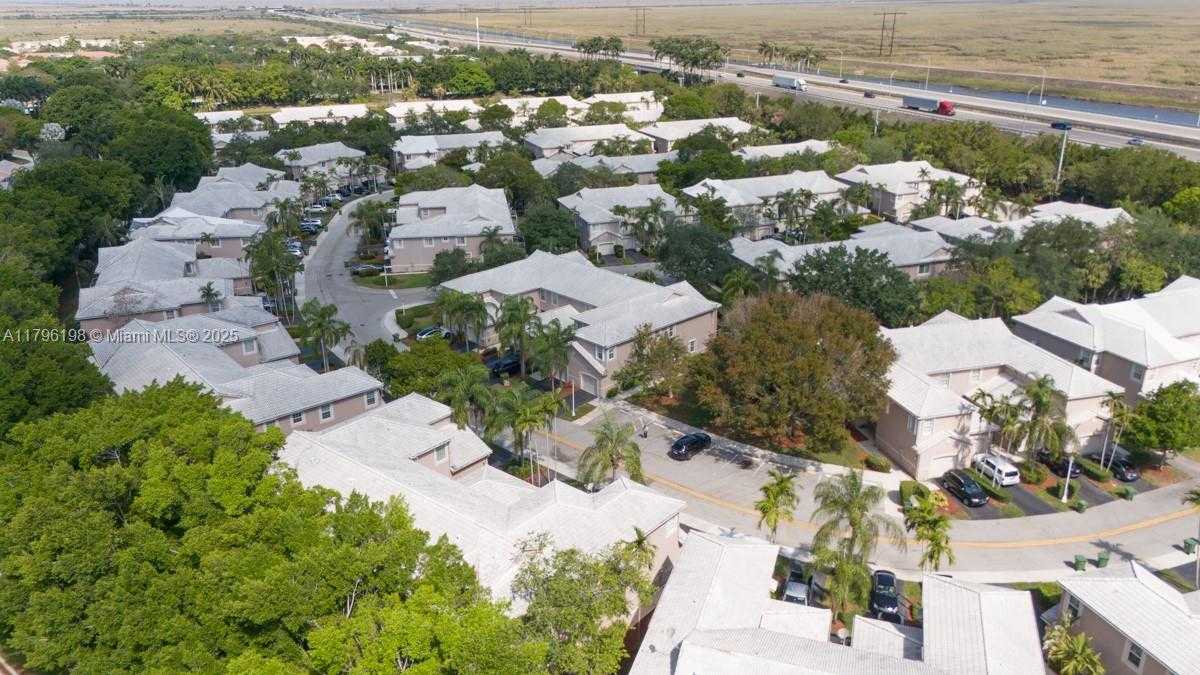 Small Image of 1999 MADEIRA DR #1999, Weston Number 37