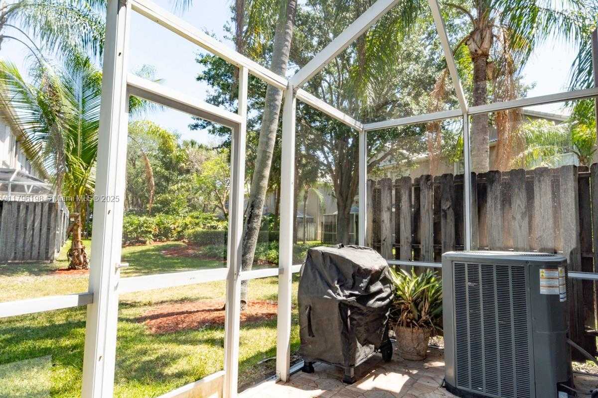 Small Image of 1999 MADEIRA DR #1999, Weston Number 6