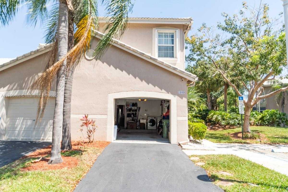 Small Image of 1999 MADEIRA DR #1999, Weston Number 8