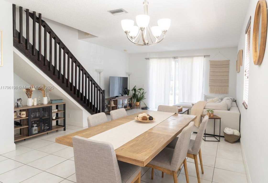 Small Image of 1999 MADEIRA DR #1999, Weston Number 9
