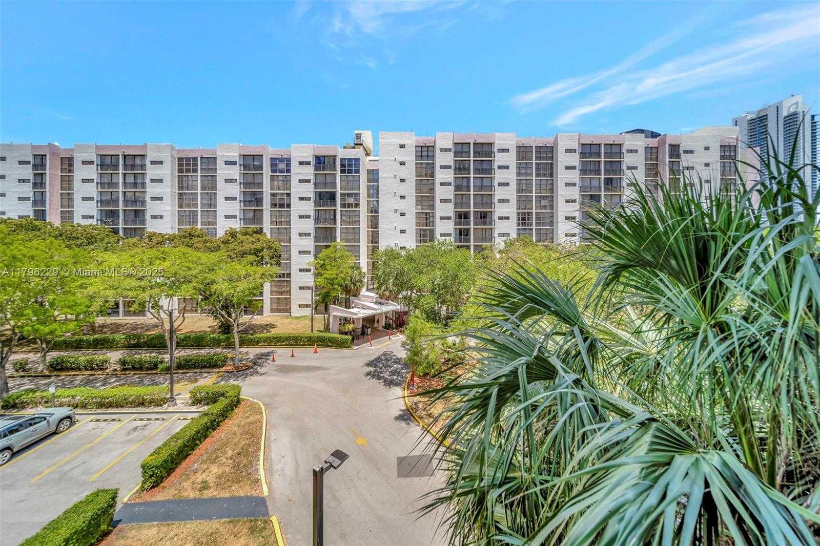 Small Image of 16909 NORTH BAY RD #405, Sunny Isles Beach Number 10
