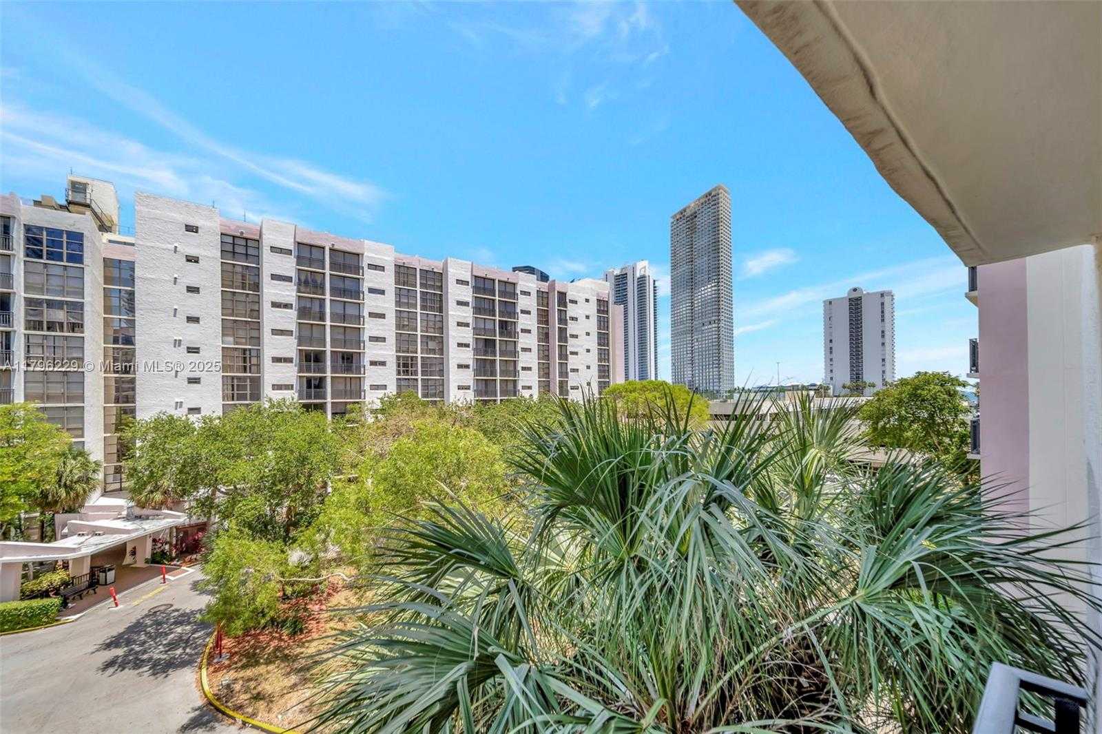 Small Image of 16909 NORTH BAY RD #405, Sunny Isles Beach Number 11