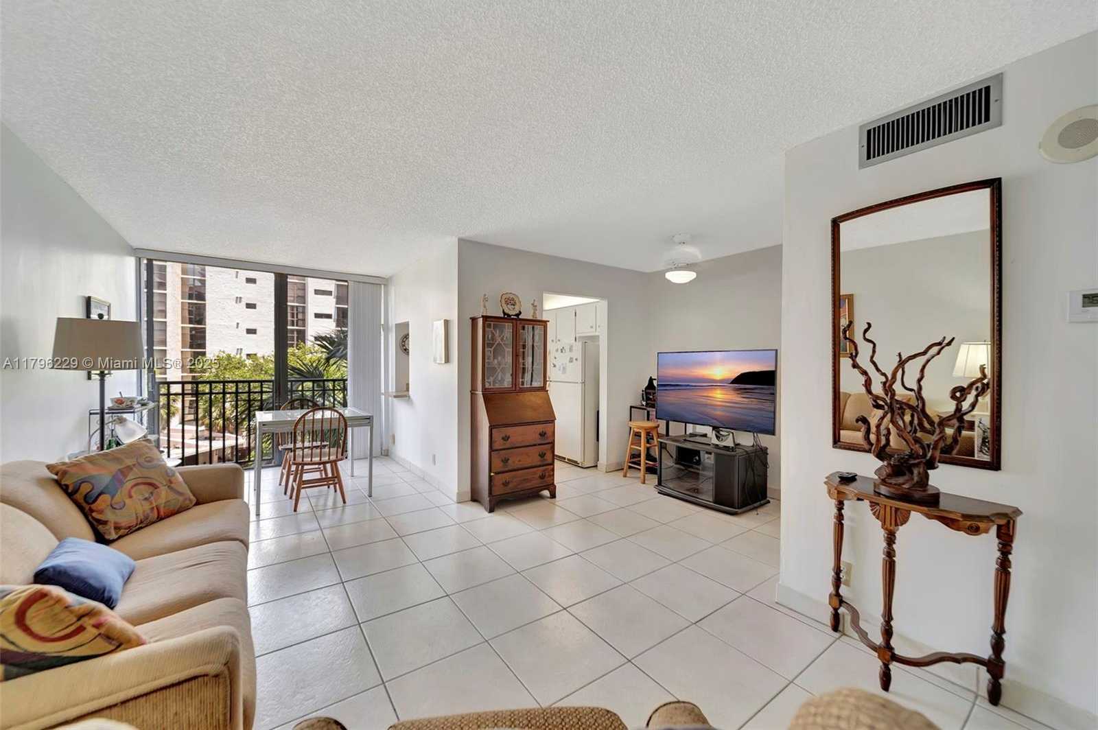 Small Image of 16909 NORTH BAY RD #405, Sunny Isles Beach Number 12