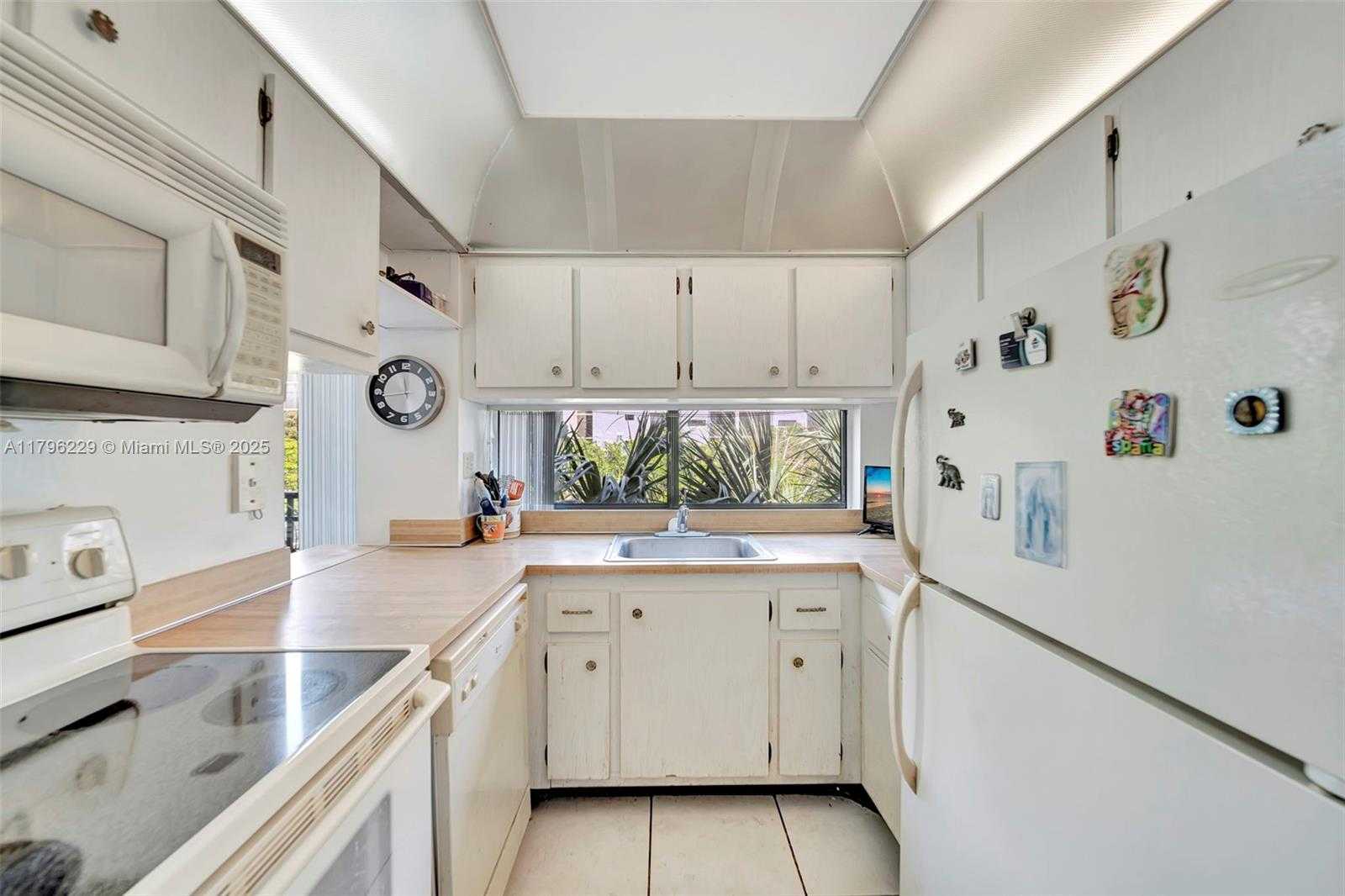 Small Image of 16909 NORTH BAY RD #405, Sunny Isles Beach Number 14