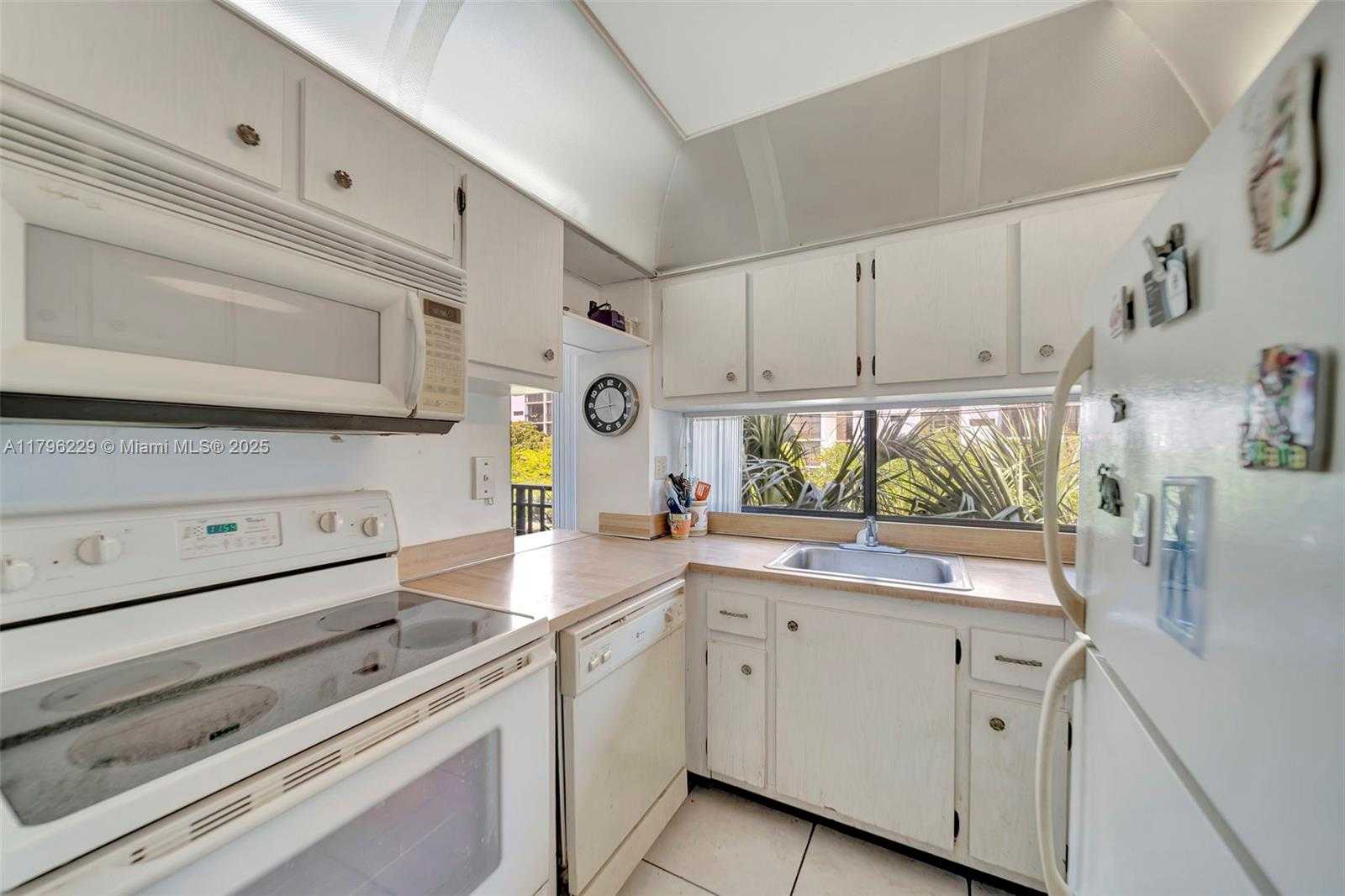 Small Image of 16909 NORTH BAY RD #405, Sunny Isles Beach Number 15