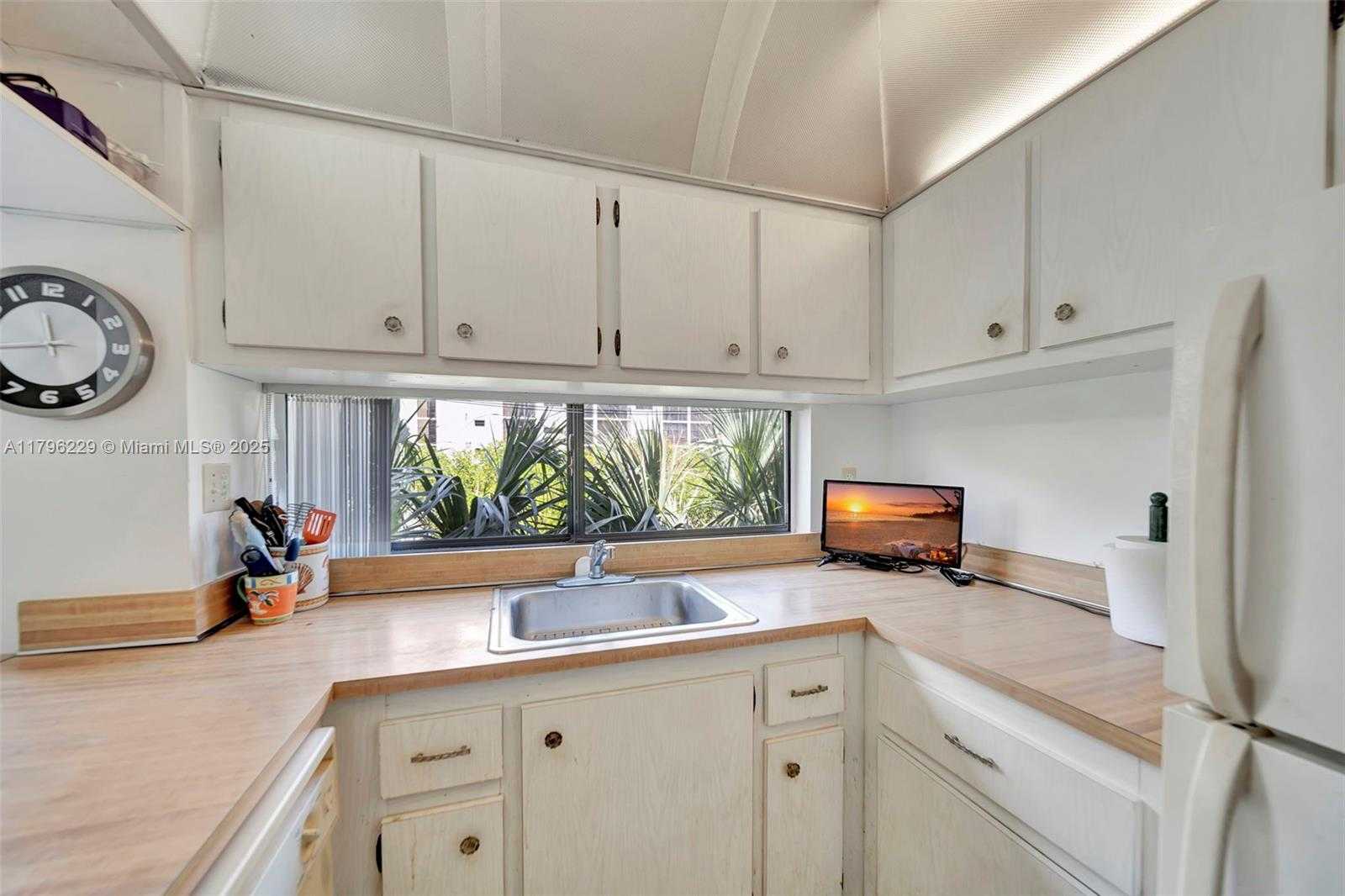Small Image of 16909 NORTH BAY RD #405, Sunny Isles Beach Number 16