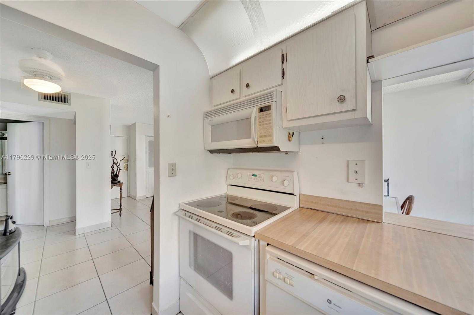 Small Image of 16909 NORTH BAY RD #405, Sunny Isles Beach Number 17