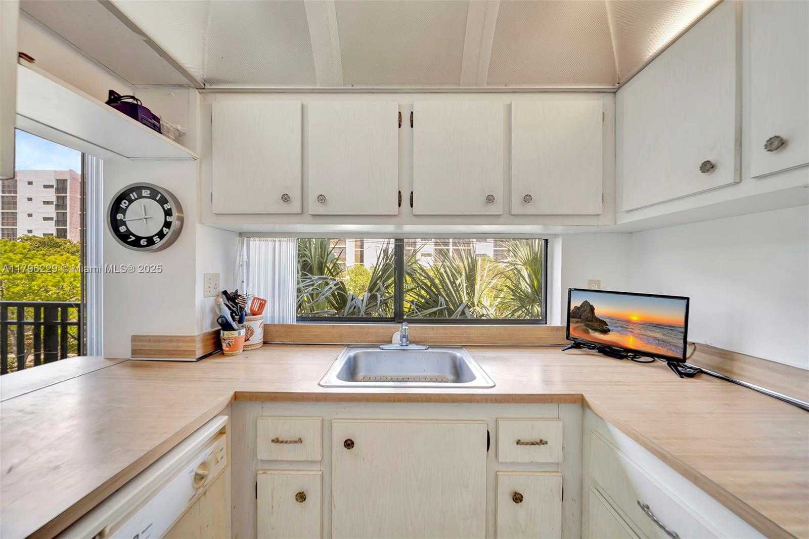 Small Image of 16909 NORTH BAY RD #405, Sunny Isles Beach Number 18