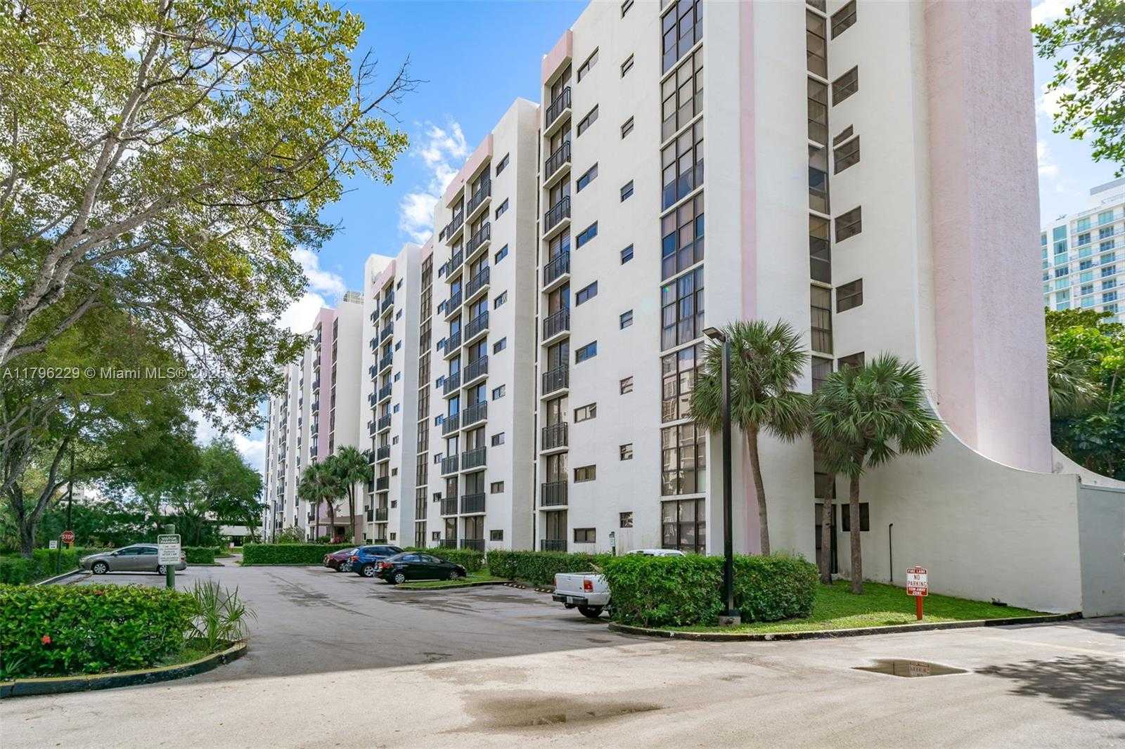 Small Image of 16909 NORTH BAY RD #405, Sunny Isles Beach Number 2