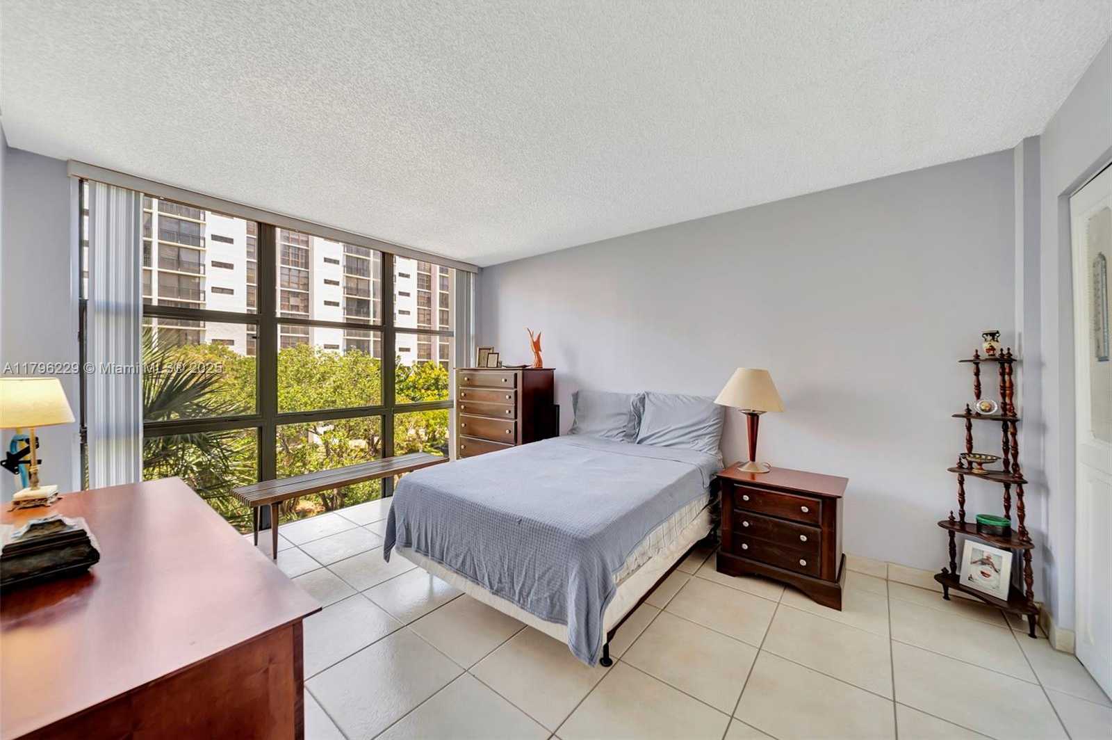 Small Image of 16909 NORTH BAY RD #405, Sunny Isles Beach Number 20