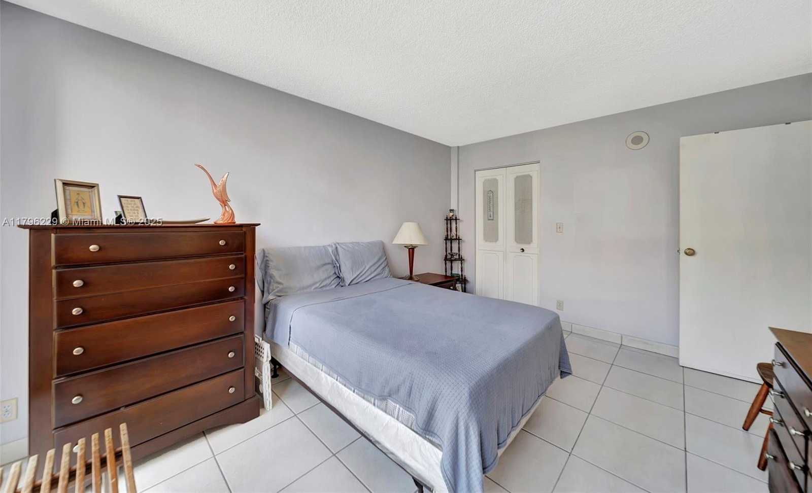 Small Image of 16909 NORTH BAY RD #405, Sunny Isles Beach Number 22
