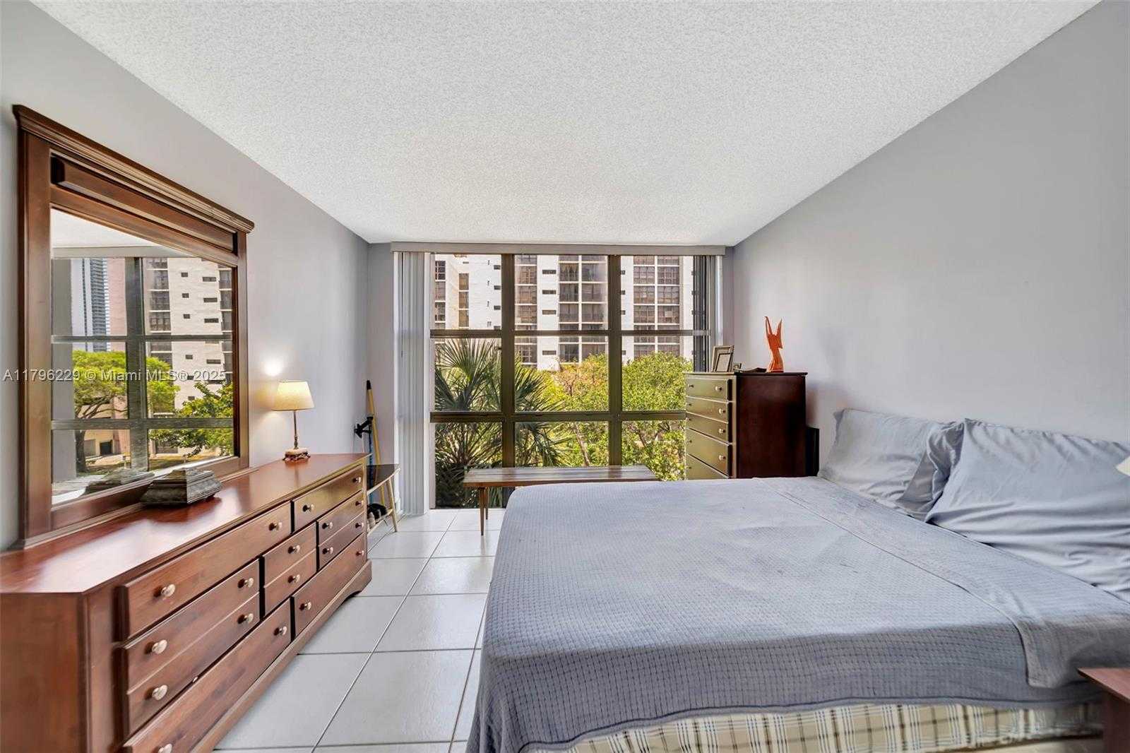 Small Image of 16909 NORTH BAY RD #405, Sunny Isles Beach Number 23