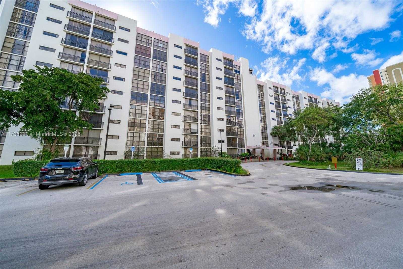 Small Image of 16909 NORTH BAY RD #405, Sunny Isles Beach Number 28