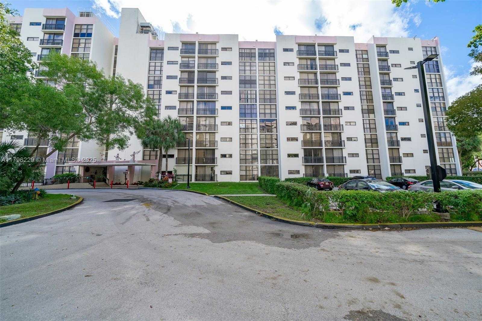 Small Image of 16909 NORTH BAY RD #405, Sunny Isles Beach Number 29