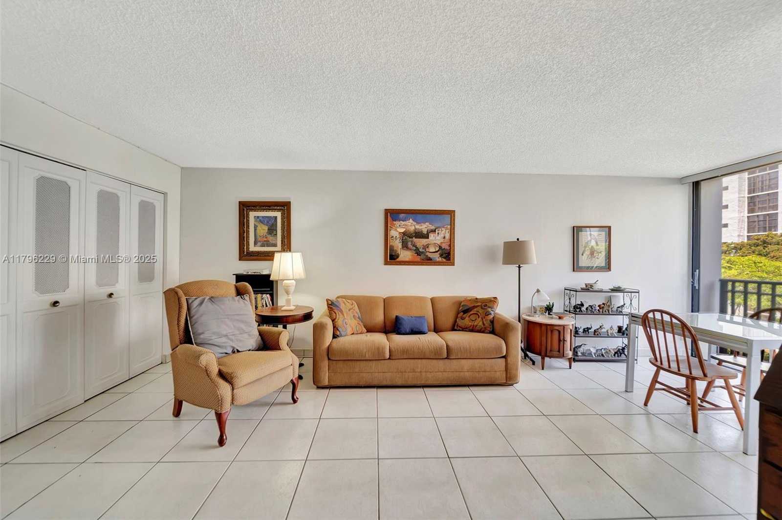 Small Image of 16909 NORTH BAY RD #405, Sunny Isles Beach Number 4