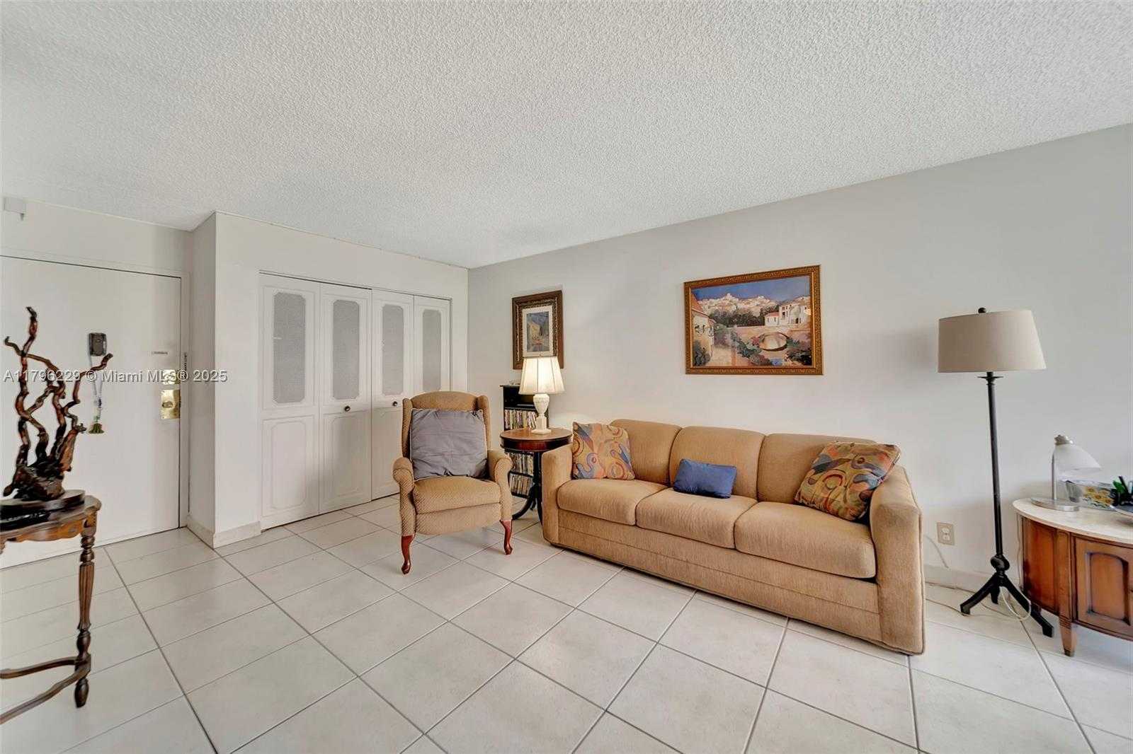Small Image of 16909 NORTH BAY RD #405, Sunny Isles Beach Number 5