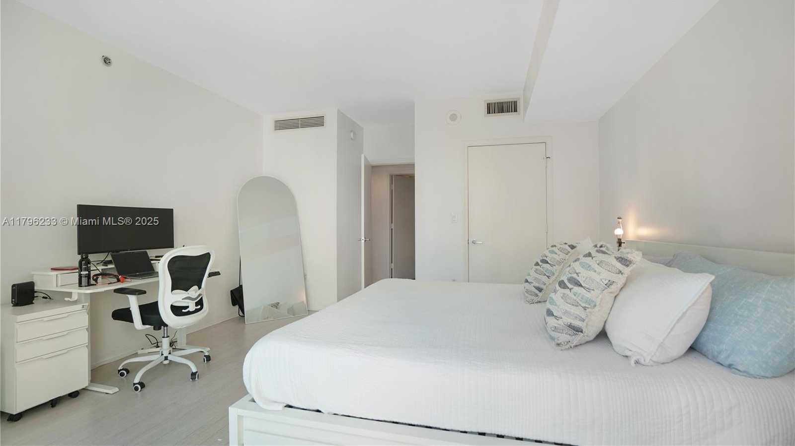 Small Image of 55 SOUTH EAST 6TH ST #1804, Miami Number 10