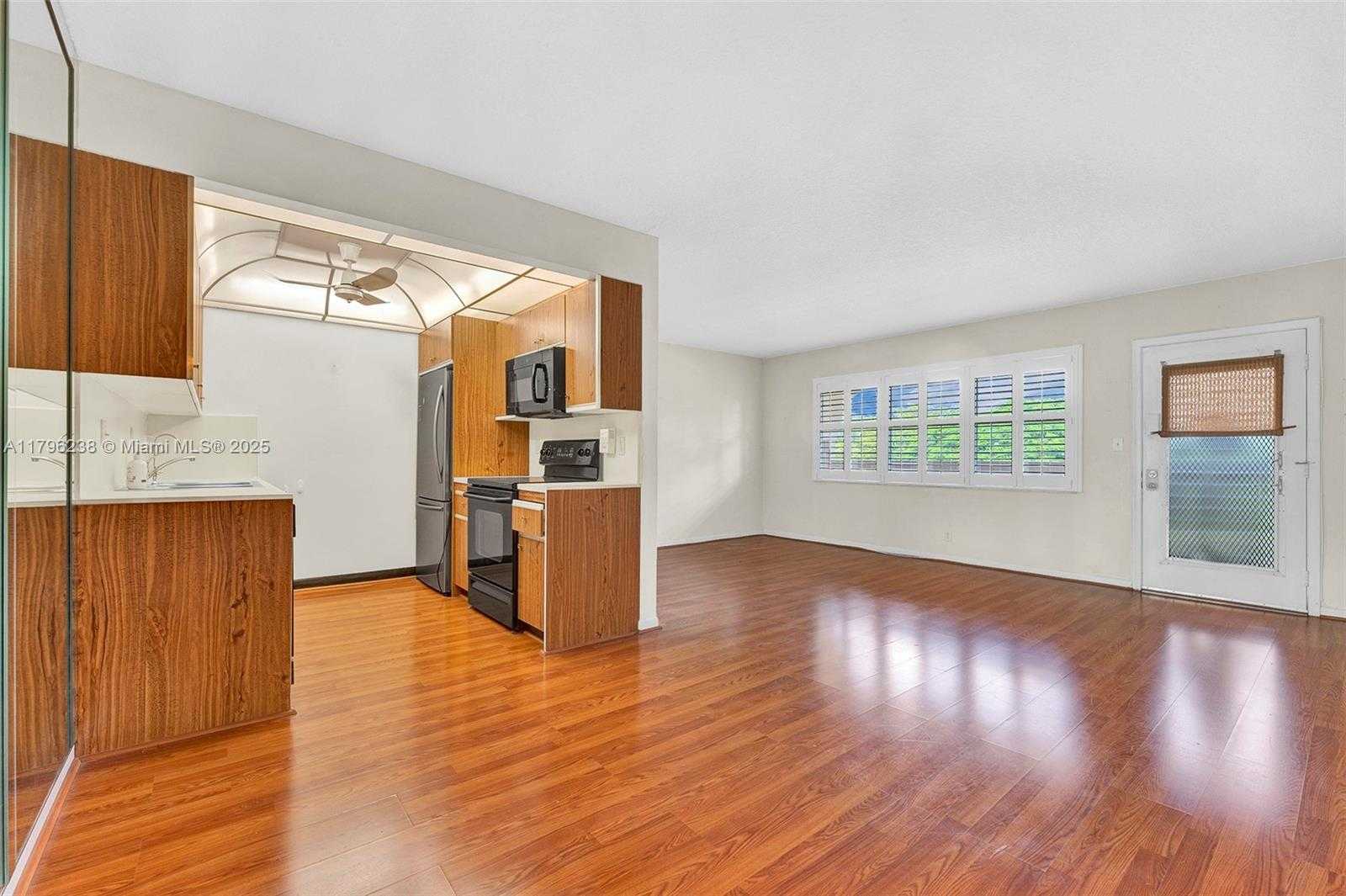 Small Image of 2301 LUCAYA LN #J4, Coconut Creek Number 13