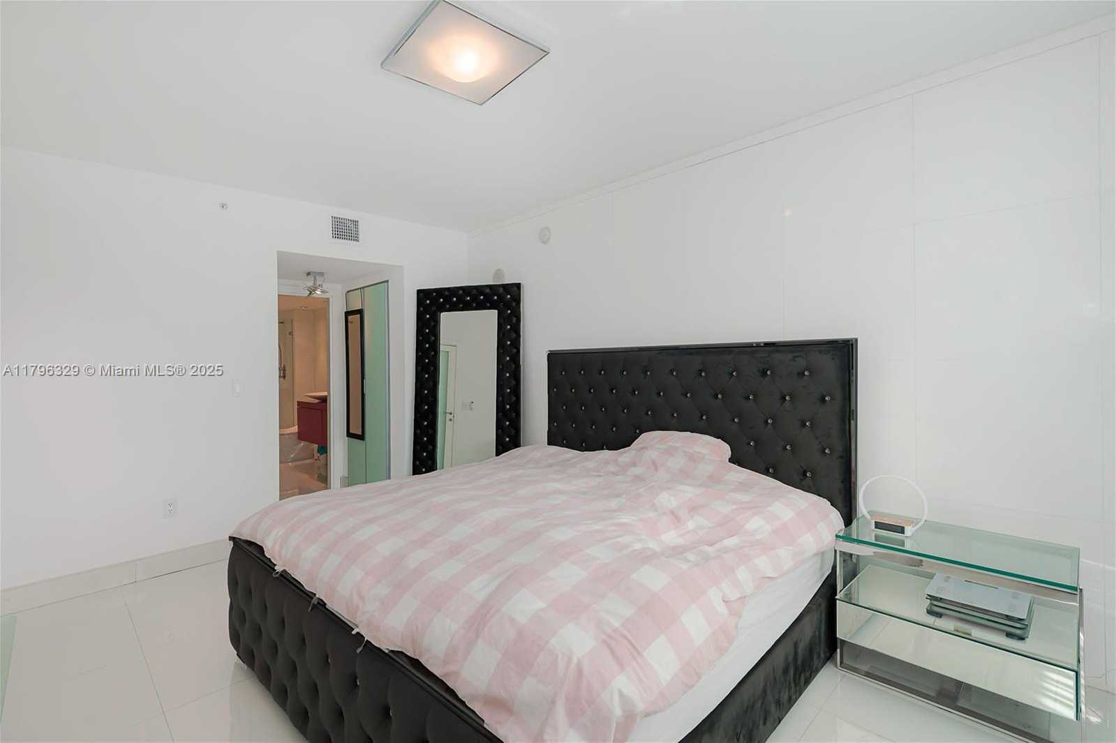 Small Image of 2000 NORTH BAYSHORE DR #617, Miami Number 12