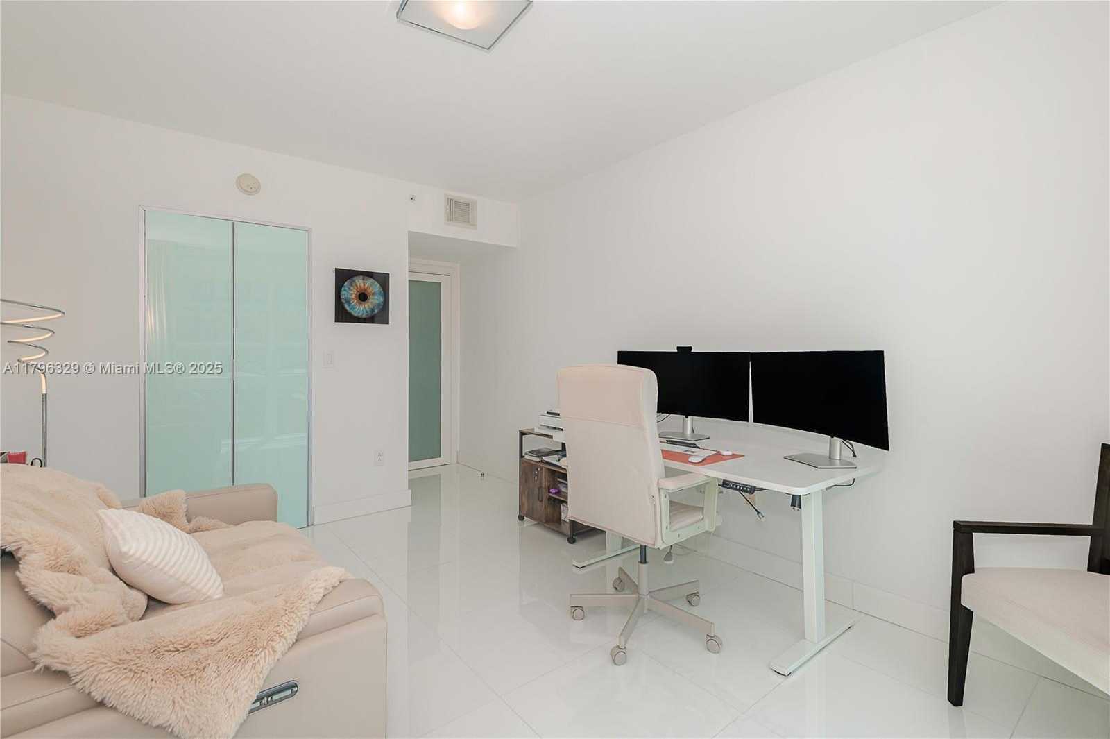 Small Image of 2000 NORTH BAYSHORE DR #617, Miami Number 30