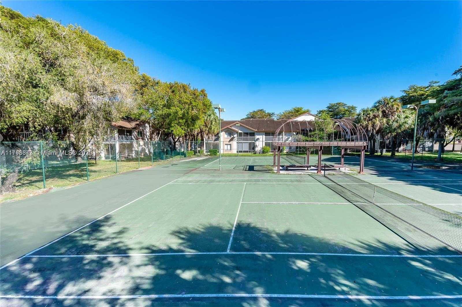 Small Image of 13910 SOUTH WEST 91ST TER #13910, Miami Number 14