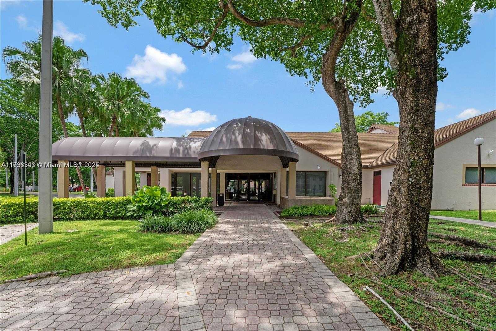 Small Image of 13910 SOUTH WEST 91ST TER #13910, Miami Number 16