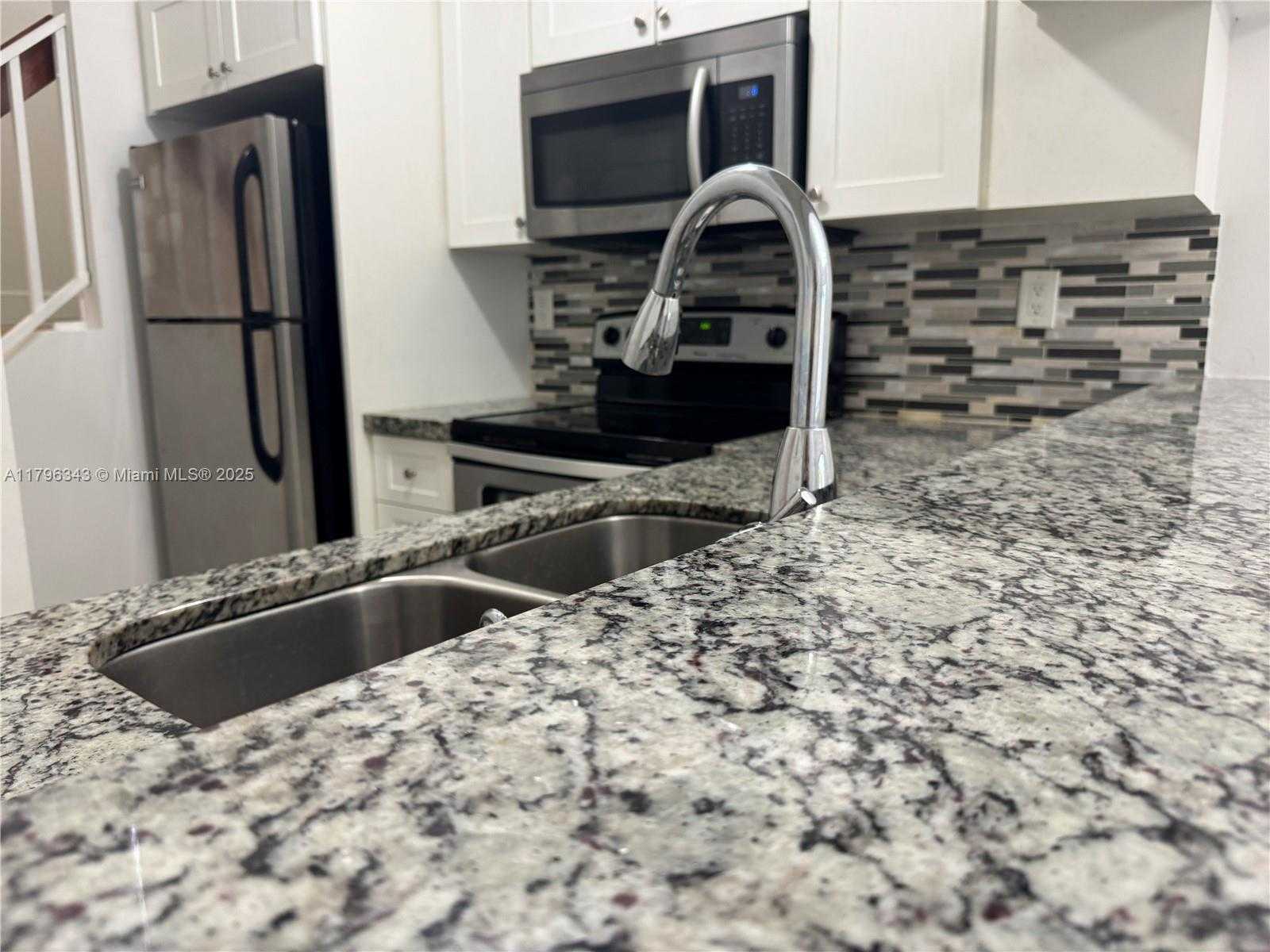 Small Image of 13910 SOUTH WEST 91ST TER #13910, Miami Number 24