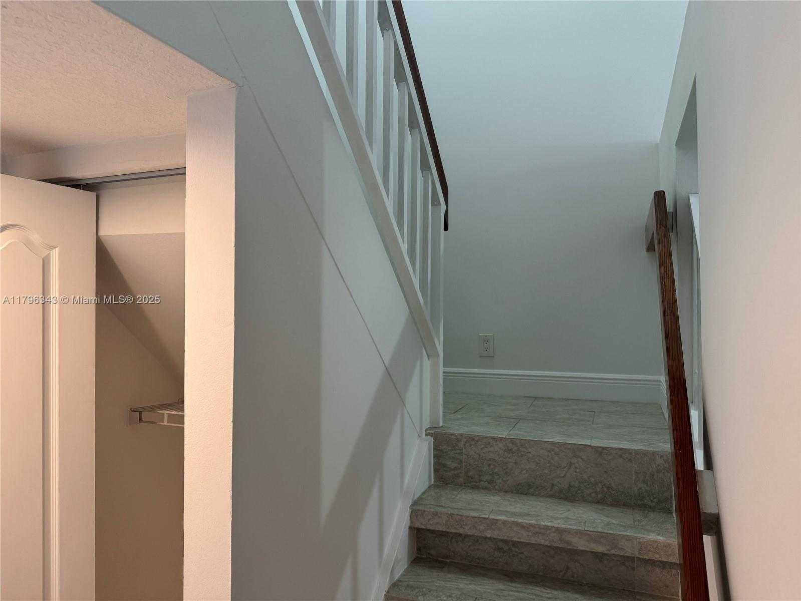 Small Image of 13910 SOUTH WEST 91ST TER #13910, Miami Number 29
