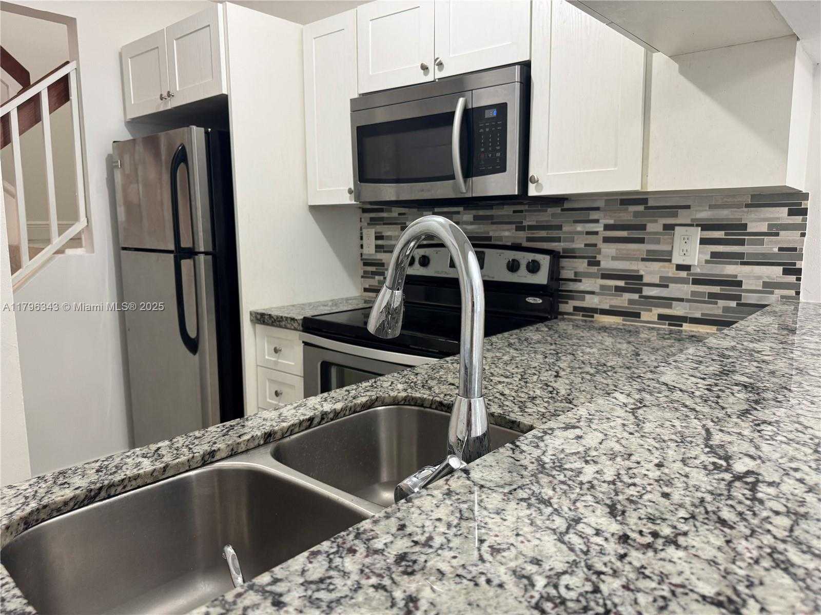 Small Image of 13910 SOUTH WEST 91ST TER #13910, Miami Number 3