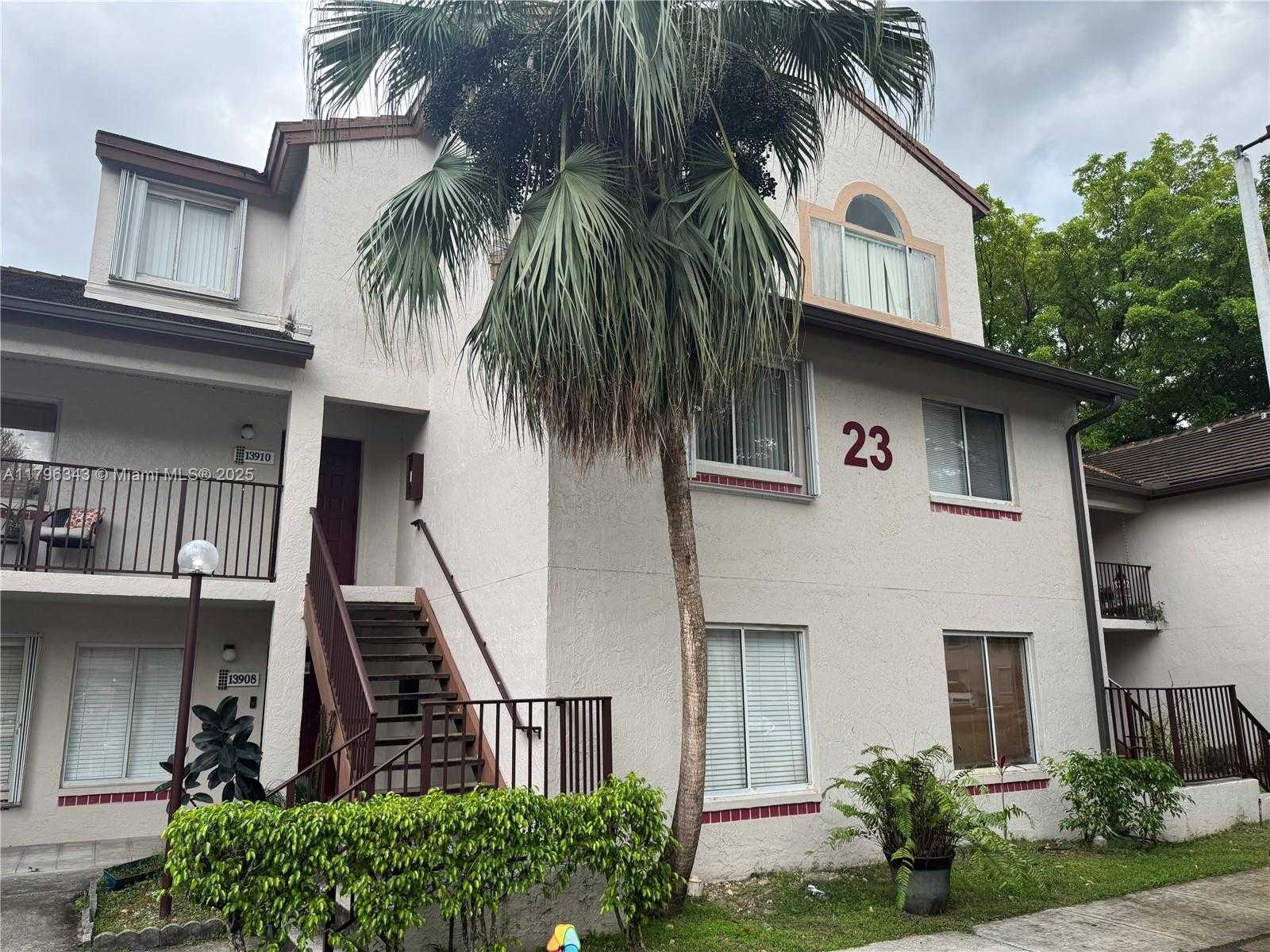Small Image of 13910 SOUTH WEST 91ST TER #13910, Miami Number 41