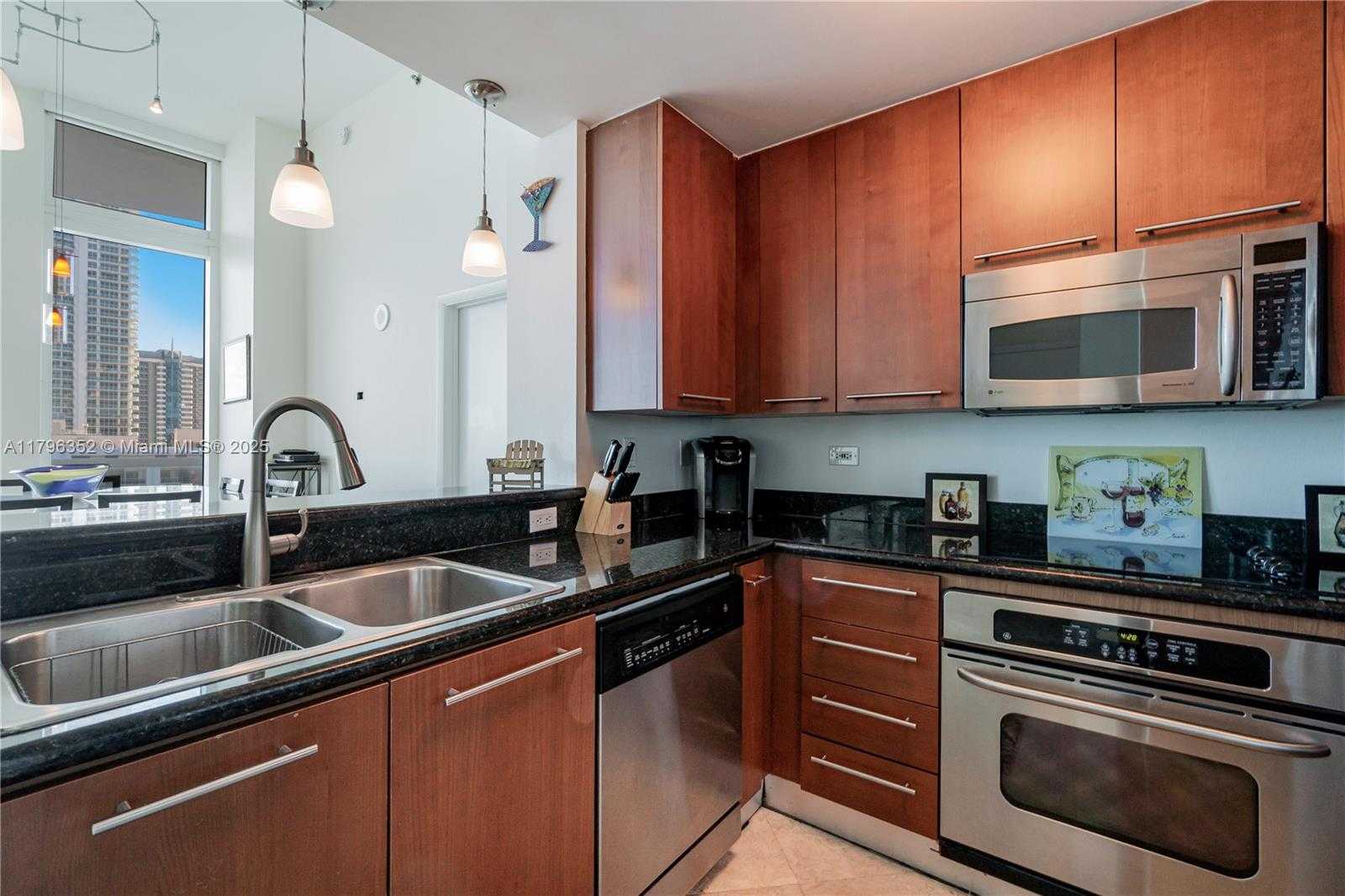 Small Image of 6515 COLLINS AVE #1806, Miami Beach Number 12