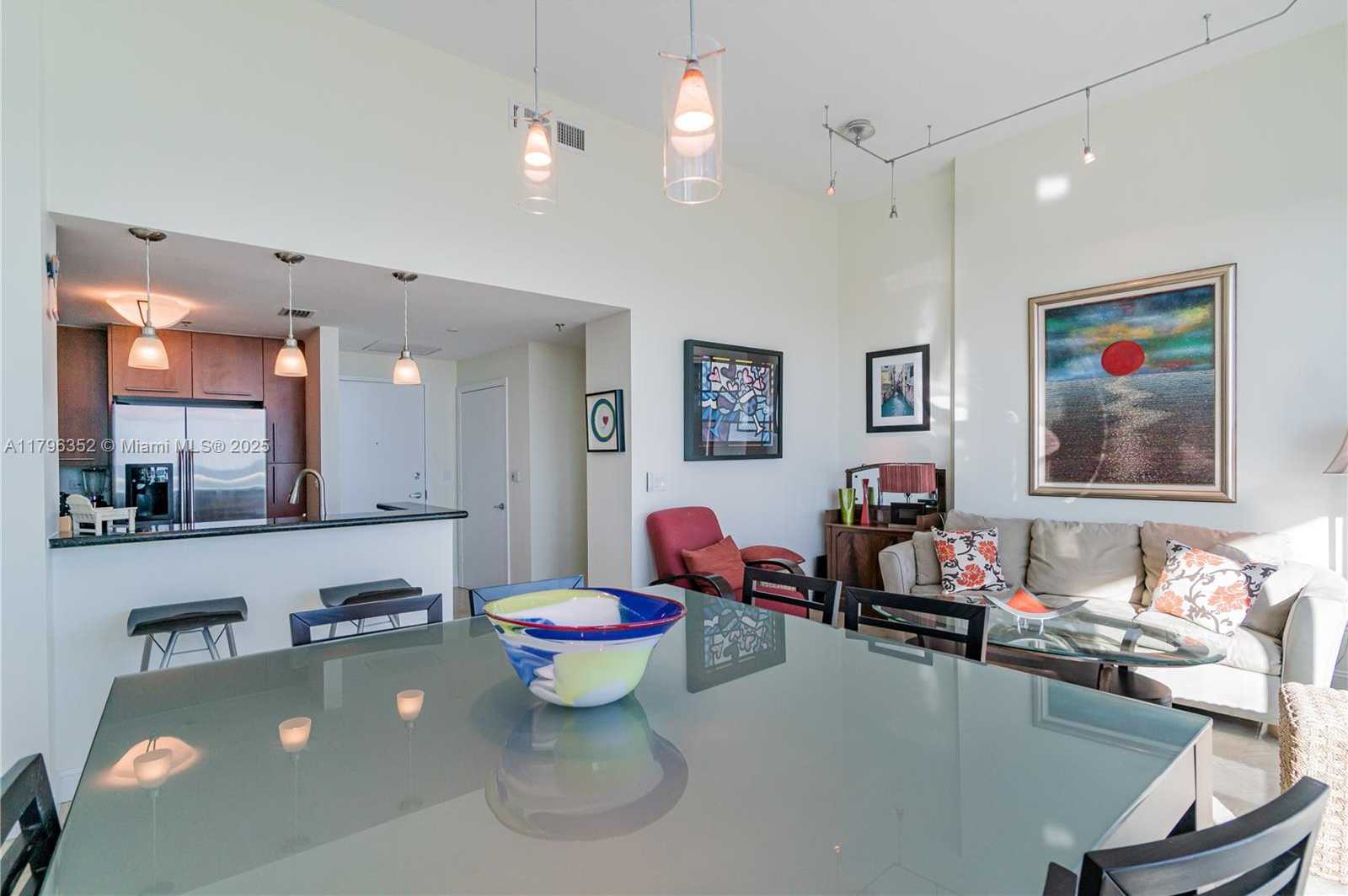 Small Image of 6515 COLLINS AVE #1806, Miami Beach Number 14