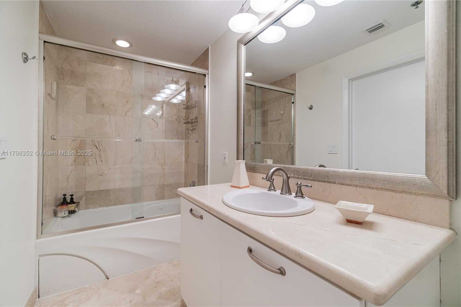 Small Image of 6515 COLLINS AVE #1806, Miami Beach Number 18