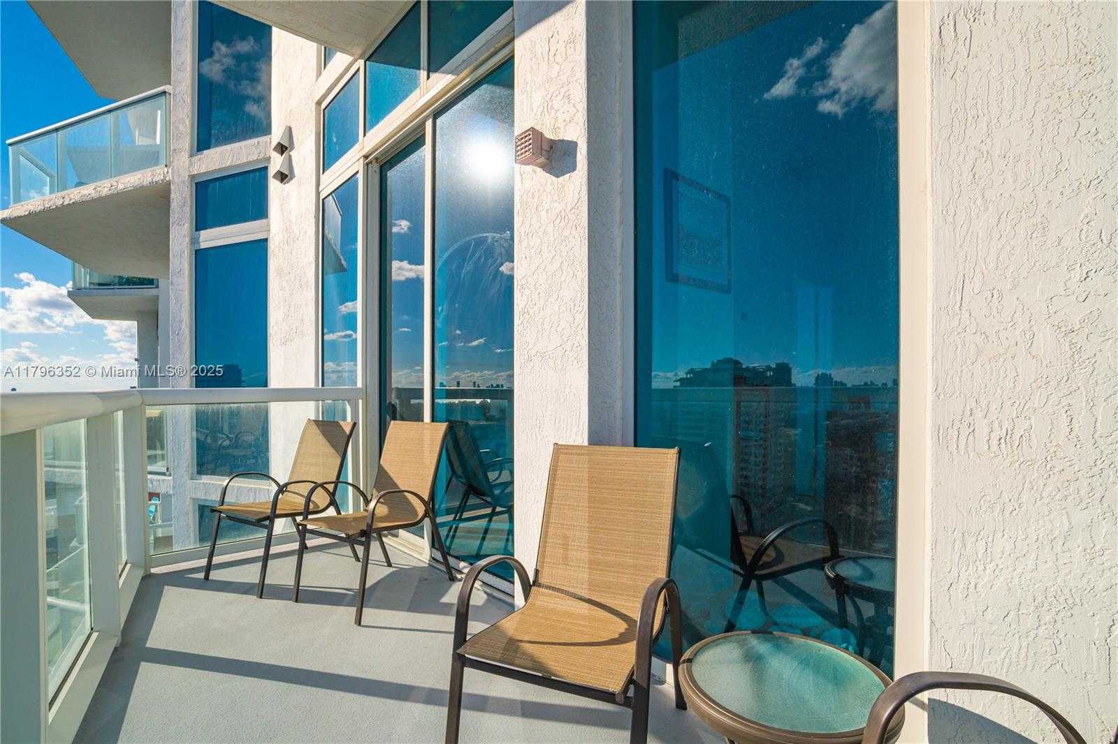 Small Image of 6515 COLLINS AVE #1806, Miami Beach Number 23
