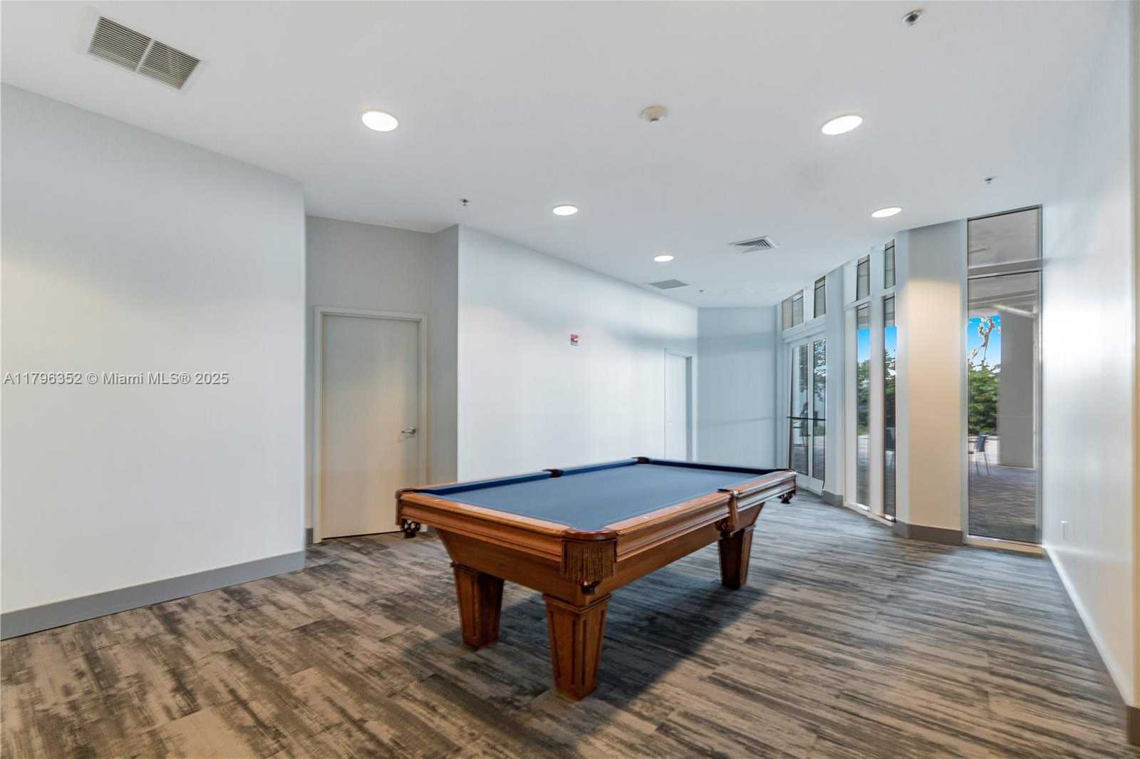 Small Image of 6515 COLLINS AVE #1806, Miami Beach Number 29