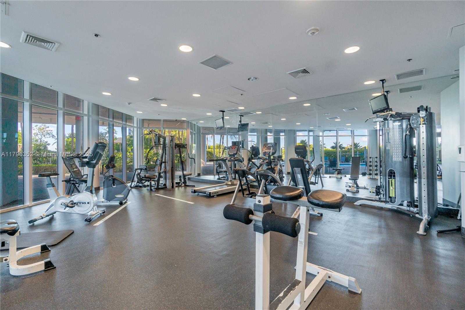 Small Image of 6515 COLLINS AVE #1806, Miami Beach Number 30