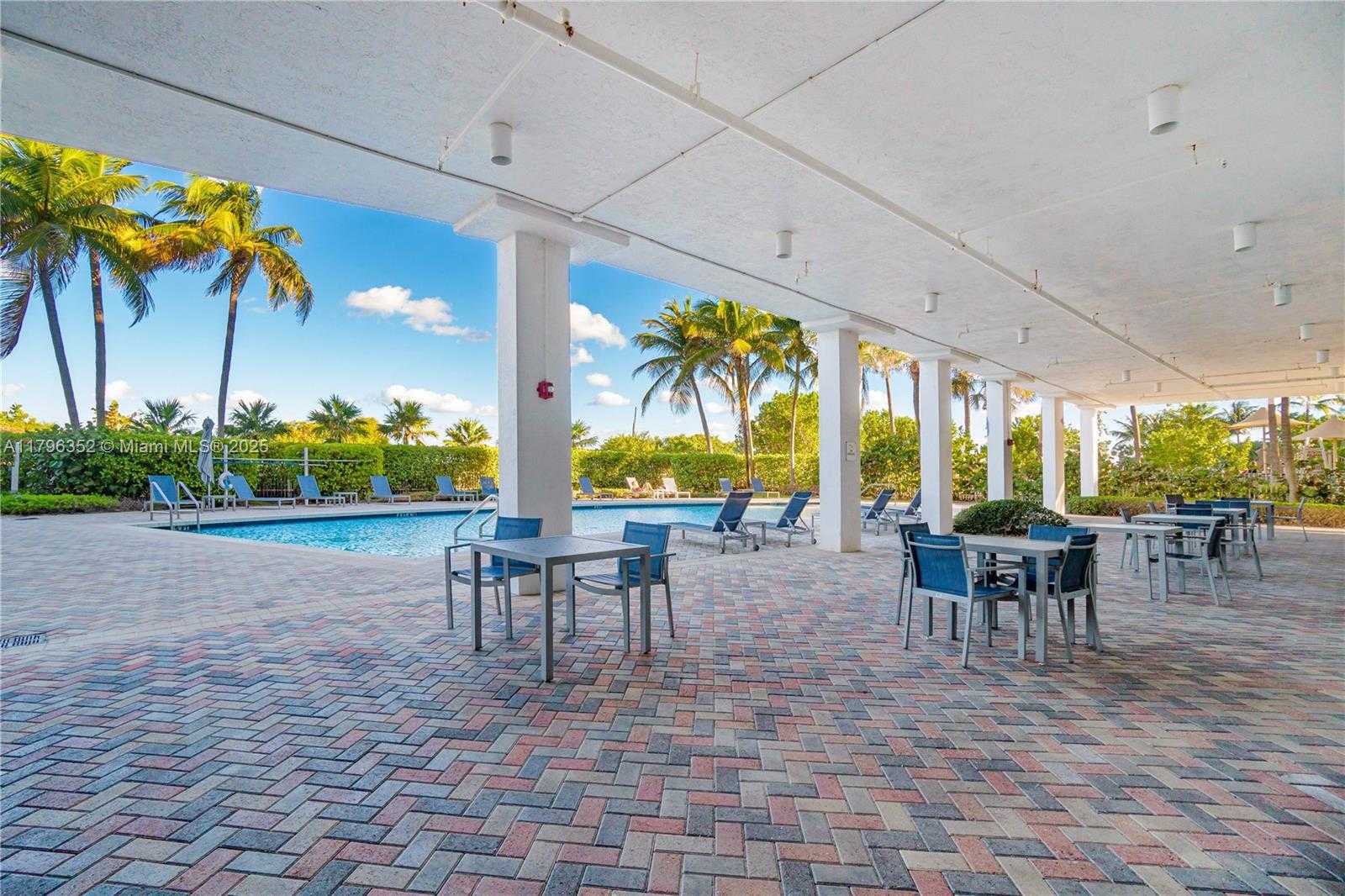 Small Image of 6515 COLLINS AVE #1806, Miami Beach Number 31