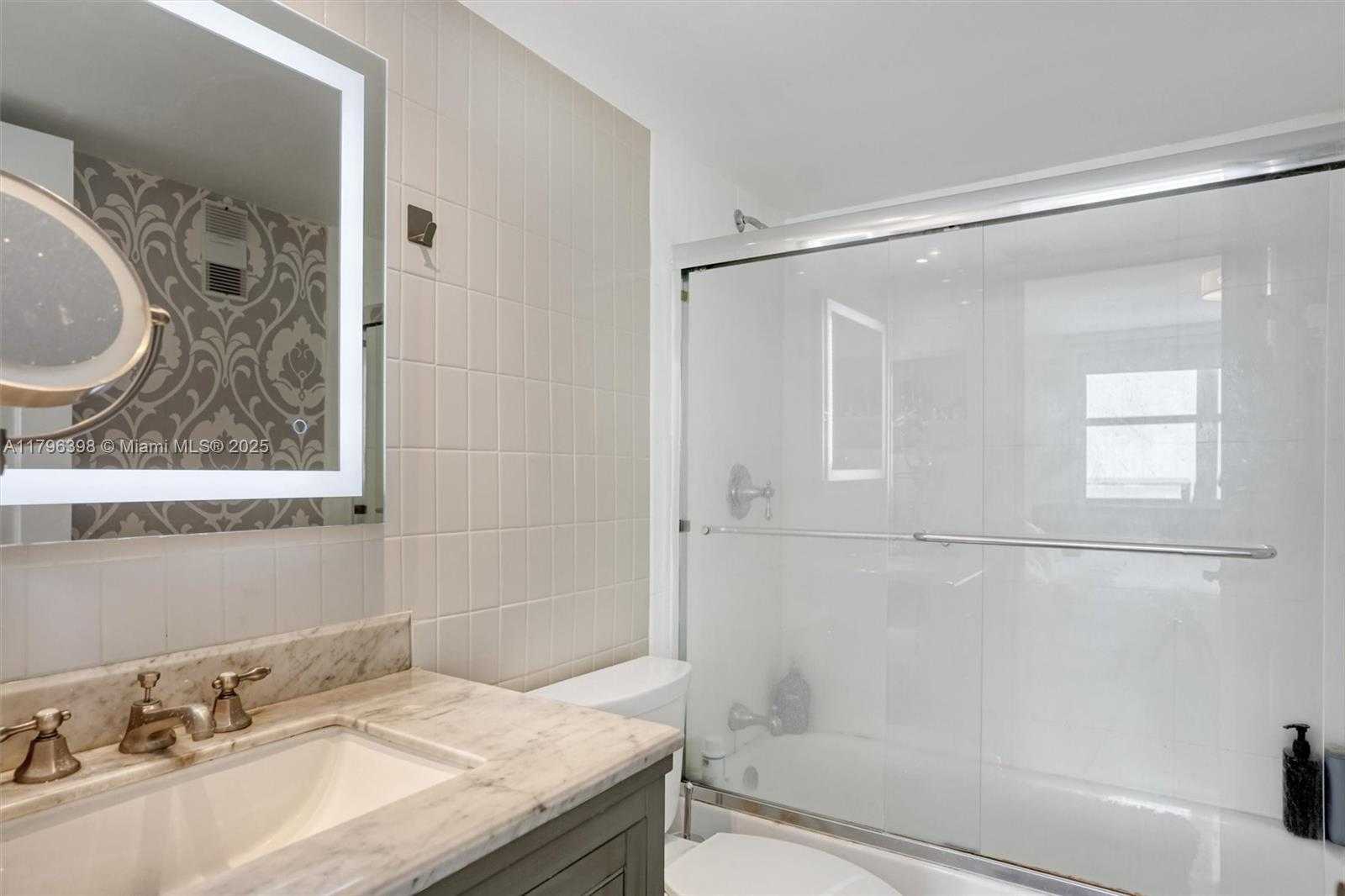 Small Image of 770 CLAUGHTON ISLAND DR #1114, Miami Number 10