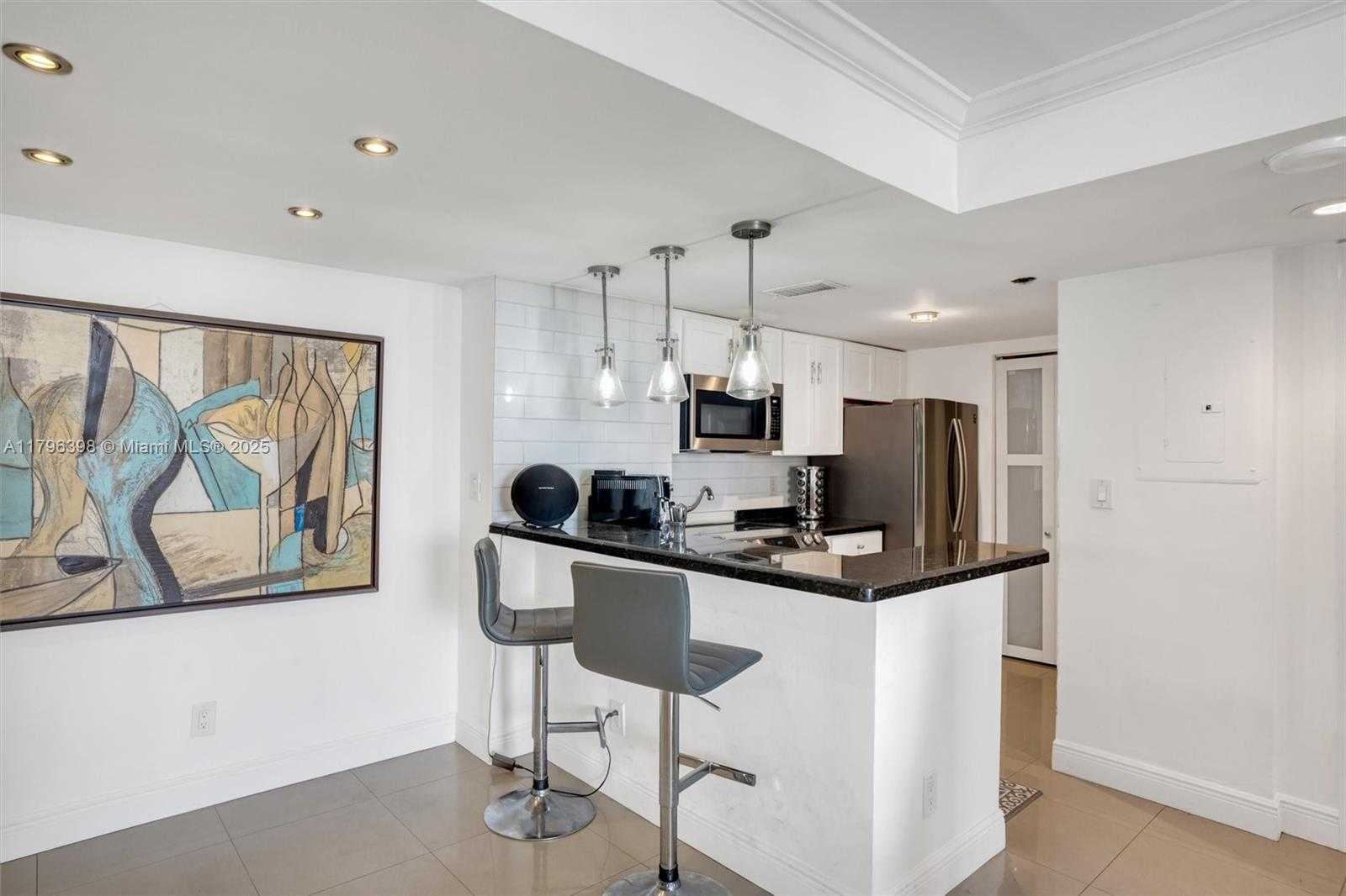 Small Image of 770 CLAUGHTON ISLAND DR #1114, Miami Number 12
