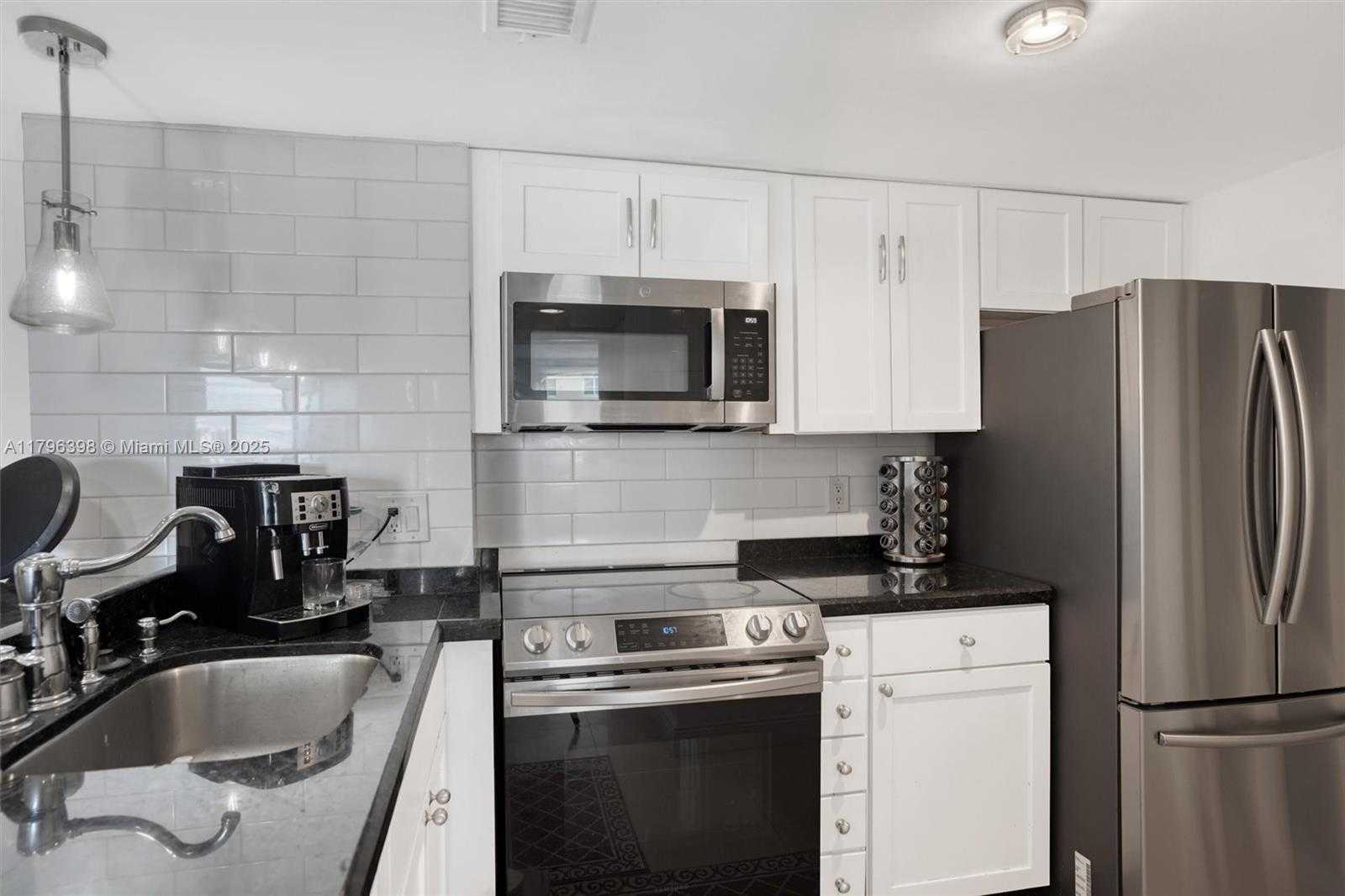 Small Image of 770 CLAUGHTON ISLAND DR #1114, Miami Number 13