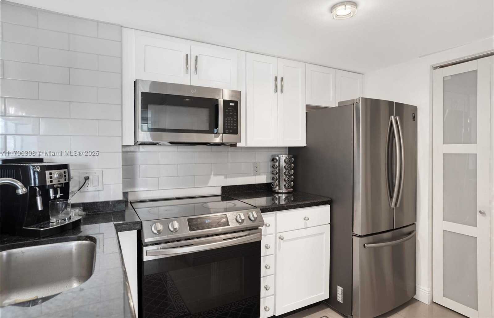 Small Image of 770 CLAUGHTON ISLAND DR #1114, Miami Number 14