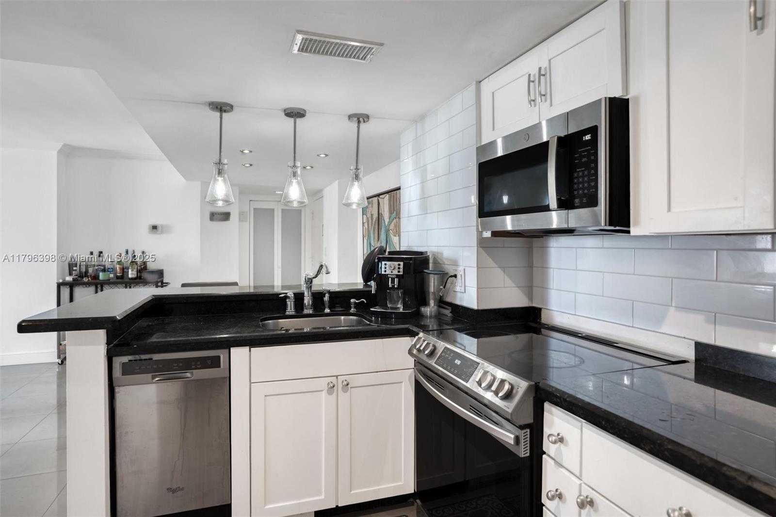 Small Image of 770 CLAUGHTON ISLAND DR #1114, Miami Number 15