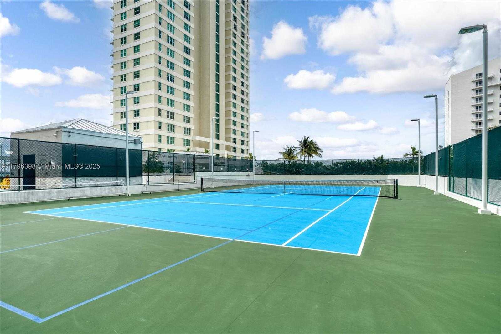Small Image of 770 CLAUGHTON ISLAND DR #1114, Miami Number 22
