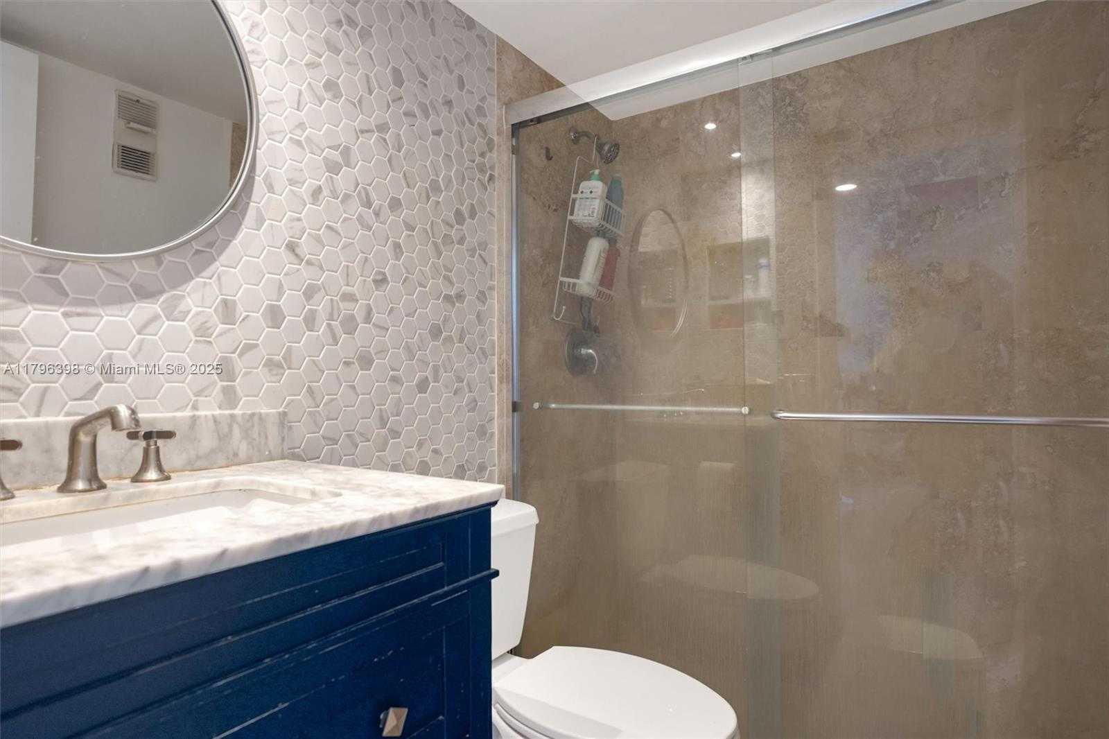 Small Image of 770 CLAUGHTON ISLAND DR #1114, Miami Number 8