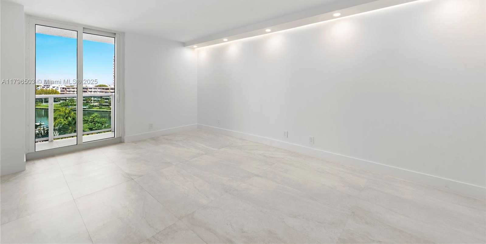 Small Image of 100 BAYVIEW DR #604, Sunny Isles Beach Number 12