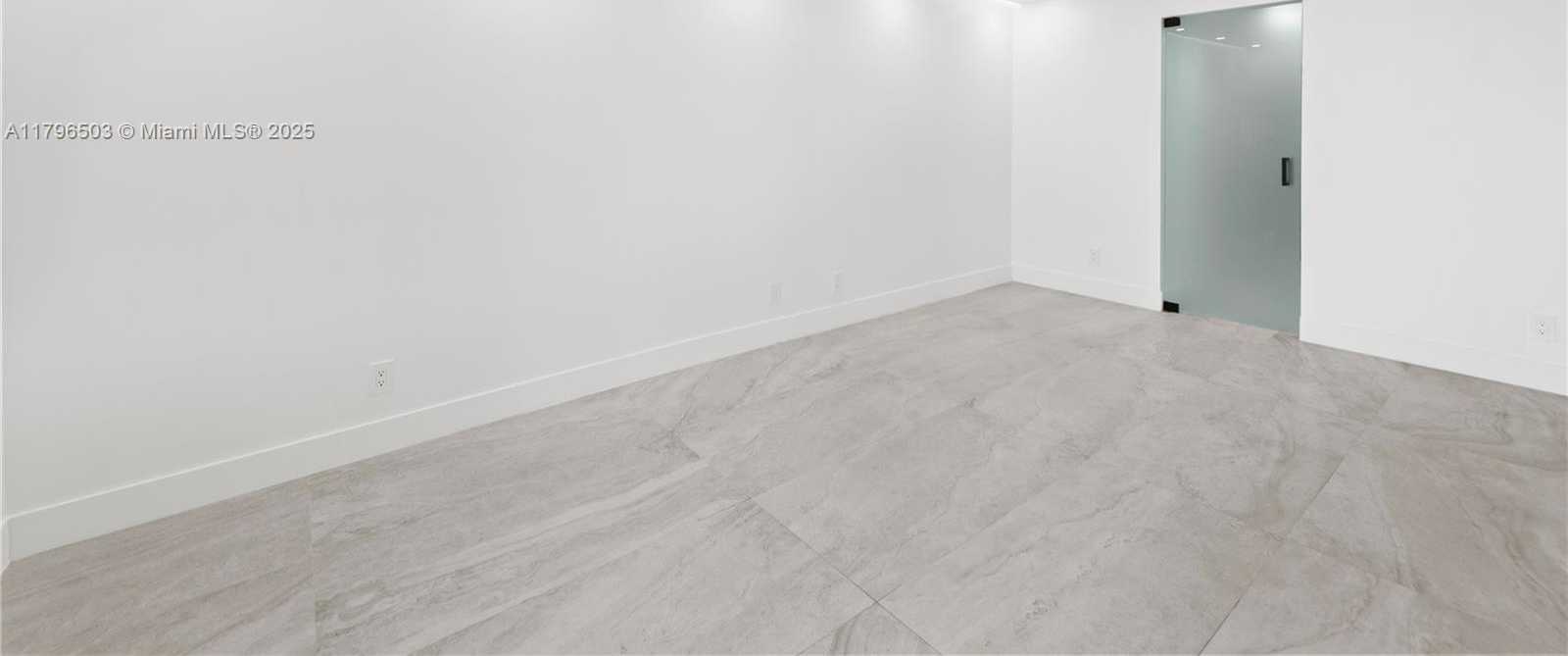 Small Image of 100 BAYVIEW DR #604, Sunny Isles Beach Number 13