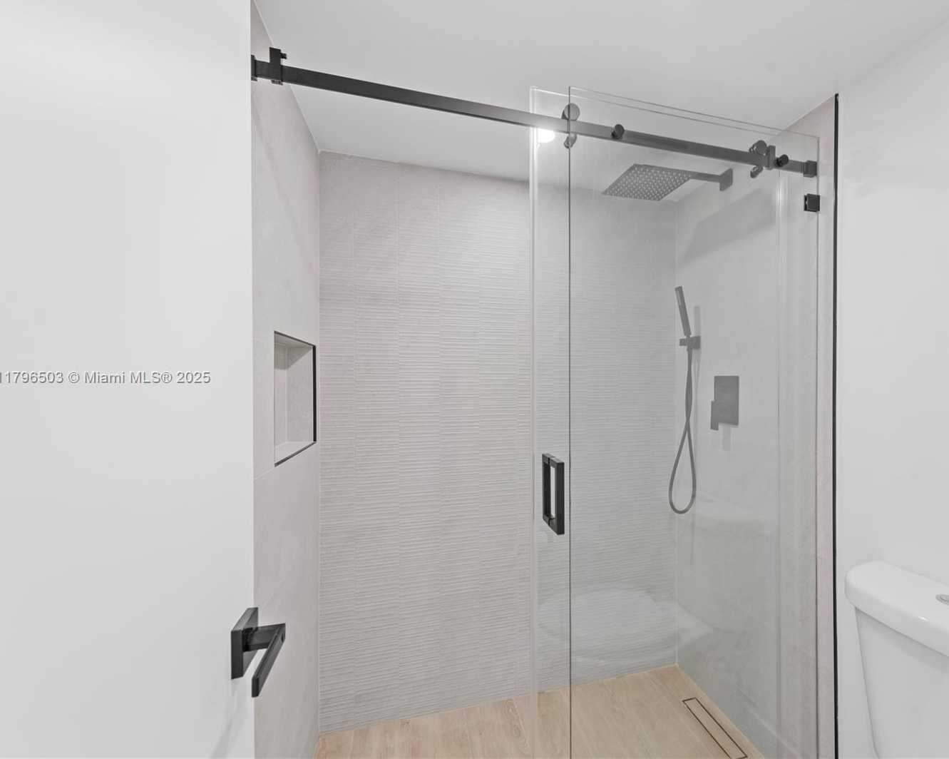 Small Image of 100 BAYVIEW DR #604, Sunny Isles Beach Number 18